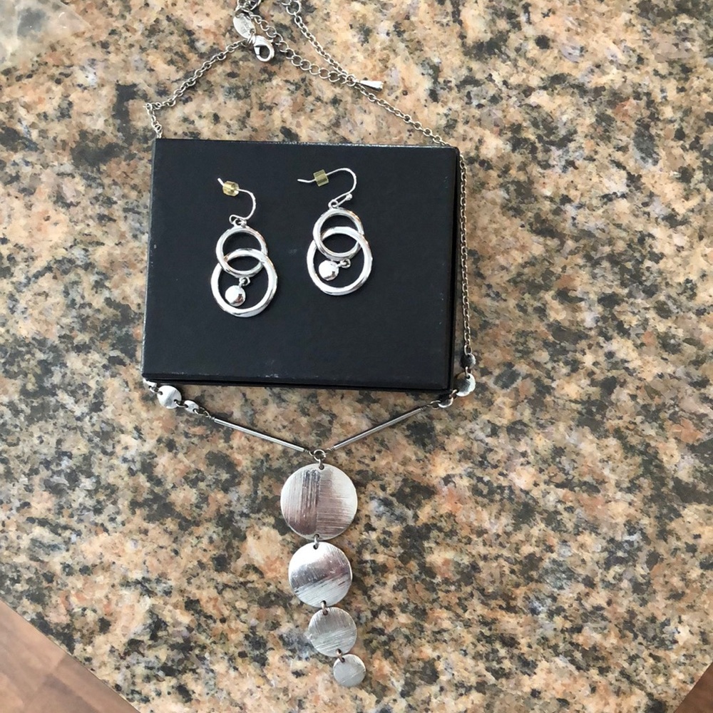 Necklace/earring set